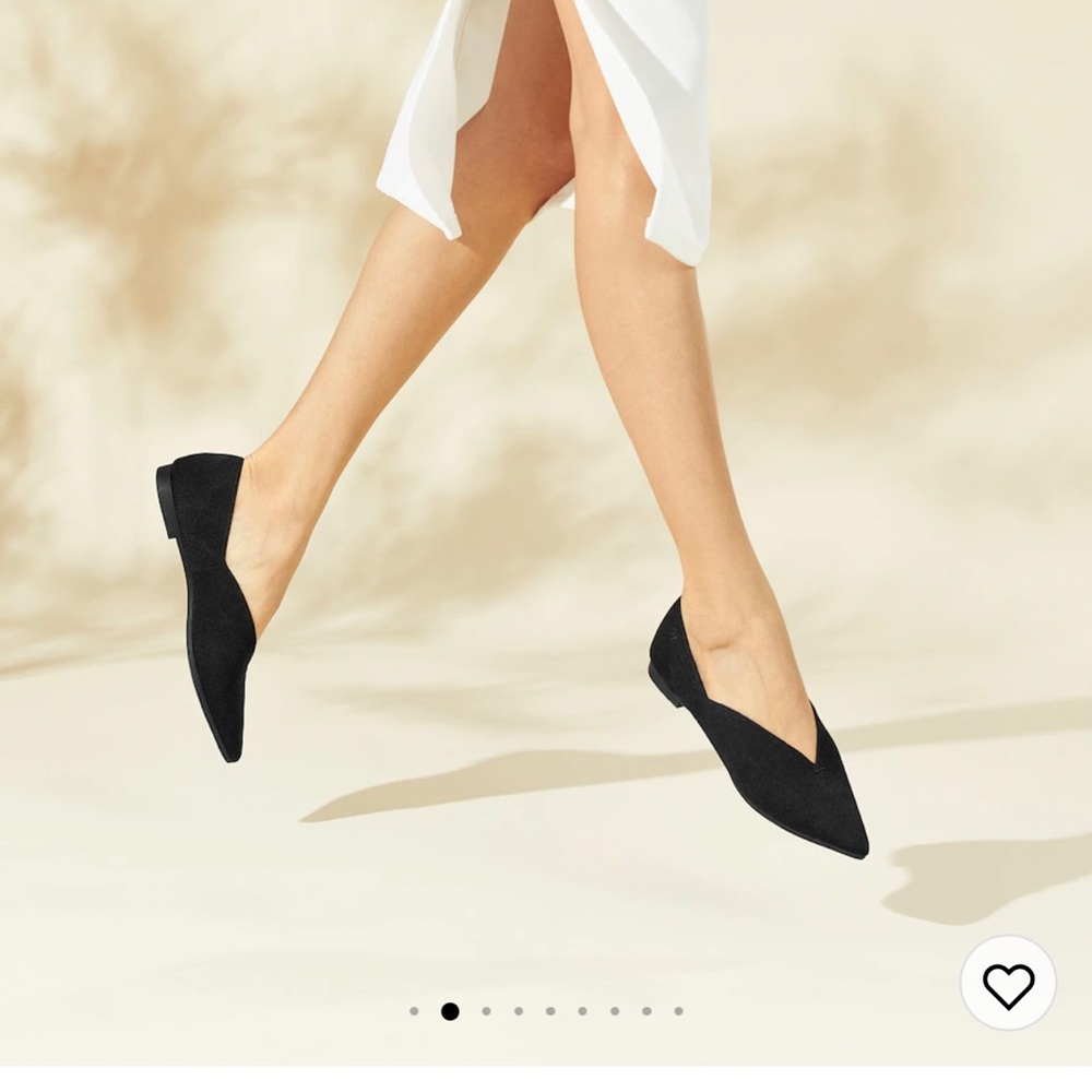 Vivaia Pointed Toe V-Cut Flats